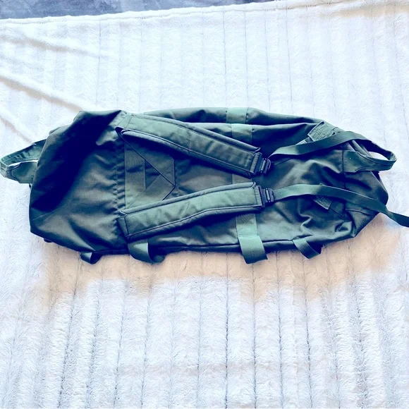 US Military Canvas Army Green Duffel Bag Rucksack Backpack - Picture 2 of 8